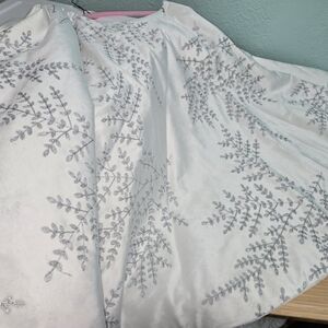 Elegant Silver and White Holiday Tree Skirt